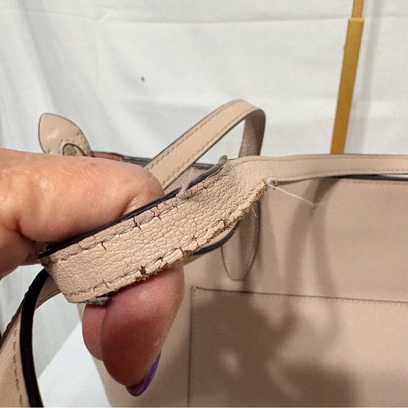 Kate Spade Adel large tote bag in refined grain leather in beige. - Picture 10 of 11